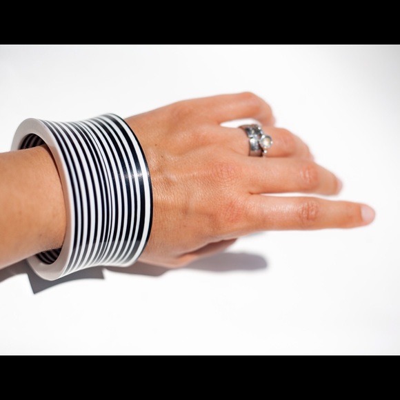 HANDMADE Wide Vintage Repro Lucite Bangle! 1 Left! - Picture 5 of 8